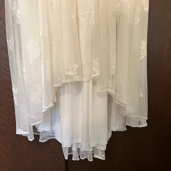 NWT Torrid Special Occasion Ivory Embroidered Hi-Lo
Dress Size 24 Wedding Bridal - Picture 8 of 16